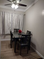 533 E Avenue Q12, Unit B in Palmdale, CA - Building Photo