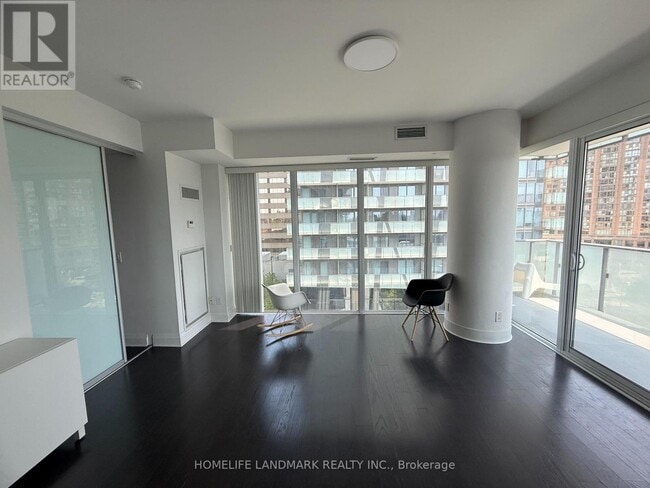 2803-65-665 St Mary St in Toronto, ON - Building Photo - Building Photo