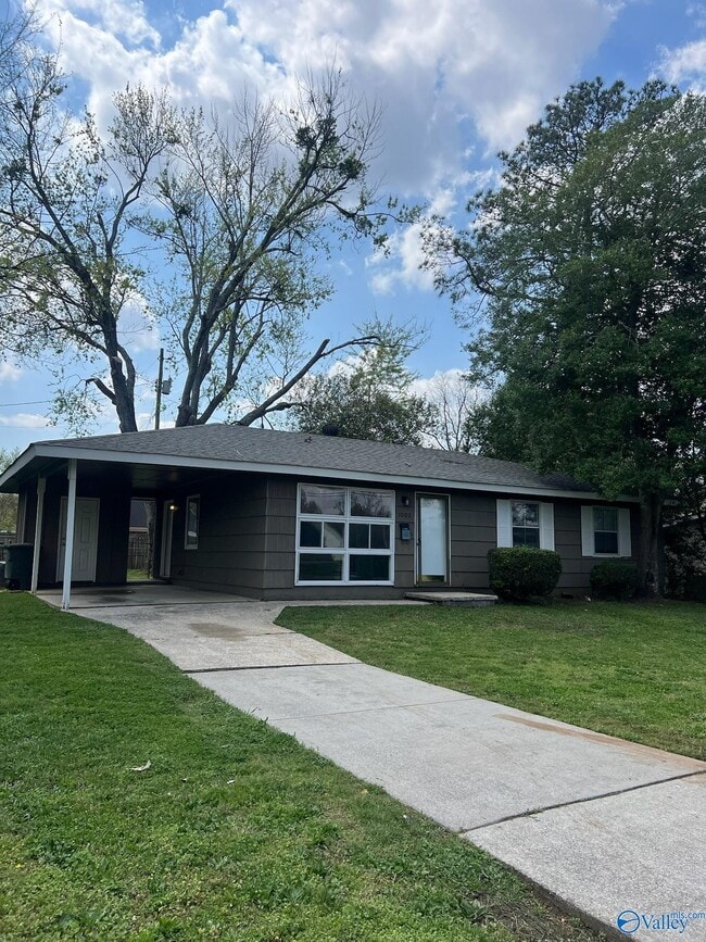 1002 Lowell Dr SE in Huntsville, AL - Building Photo - Building Photo