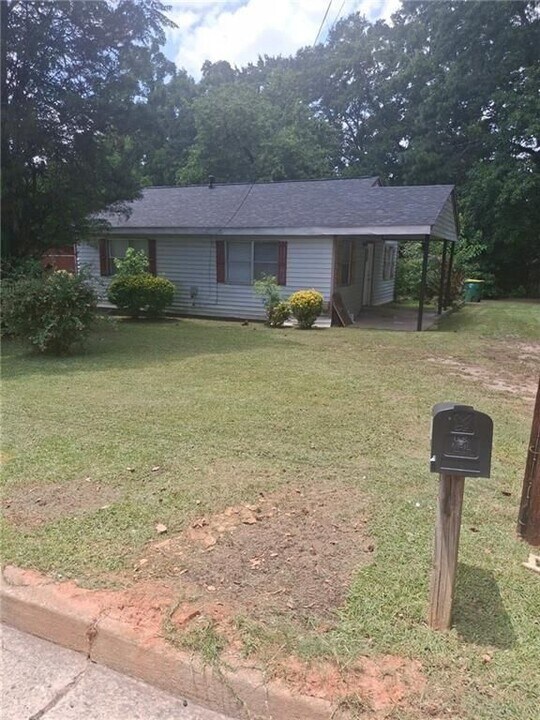 5253 Brookdale Dr in Forest Park, GA - Building Photo