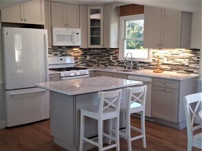 34 Nassau Rd in Hampton Bays, NY - Building Photo - Building Photo