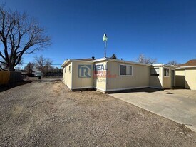 2090 Altura Blvd in Aurora, CO - Building Photo