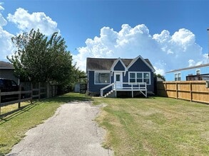 2371 Broadway St in Dickinson, TX - Foto de edificio - Building Photo