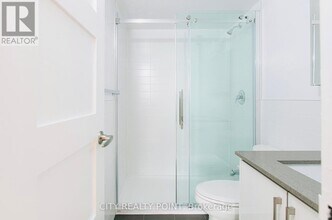 10-910 Shallmar Blvd in Toronto, ON - Building Photo - Building Photo