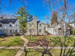 909 S Roosevelt Ave in Columbus, OH - Building Photo - Building Photo