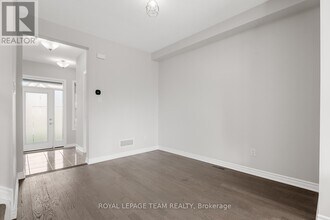 86 Baldcypress Way in Ottawa, ON - Building Photo - Building Photo