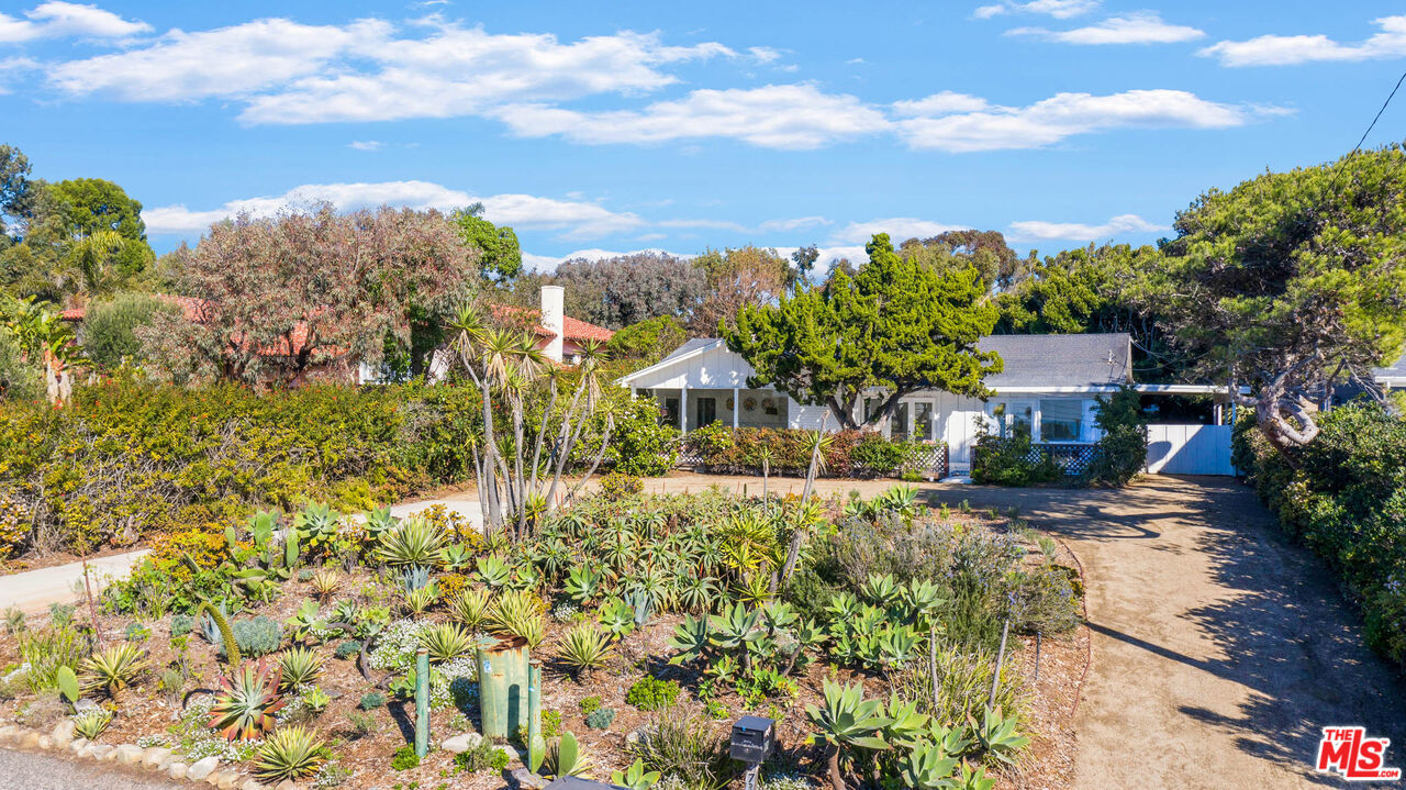 7352 Birdview Ave in Malibu, CA - Building Photo