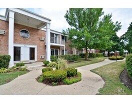 543 Burlington Ave in Downers Grove, IL - Building Photo