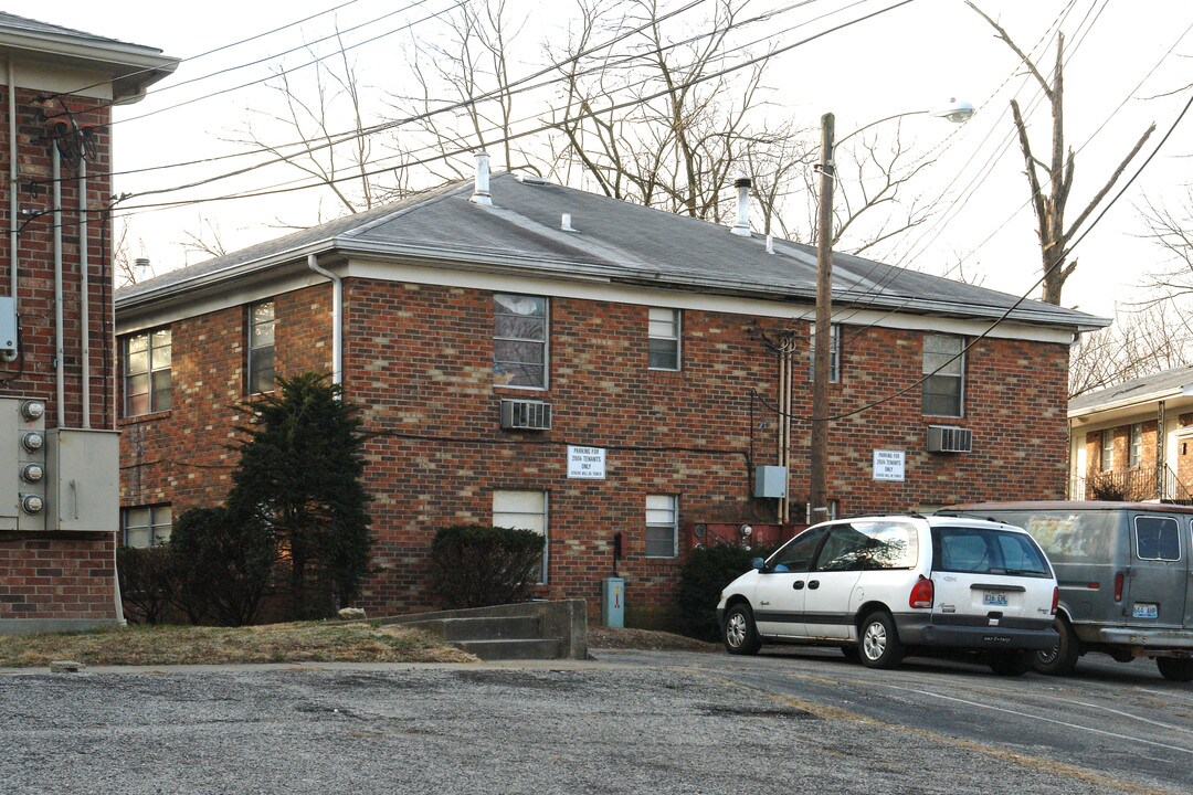 2604 Le Blanc Ct in Louisville, KY - Foto de edificio