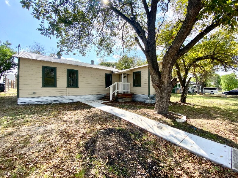 414 Orange Ave in New Braunfels, TX - Building Photo