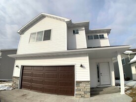 4537 13th St S in Moorhead, MN - Building Photo