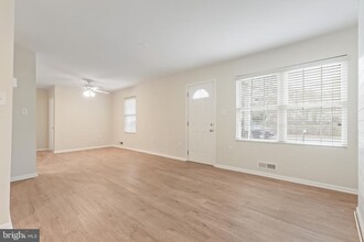 1407 Disney Rd in Severn, MD - Foto de edificio - Building Photo