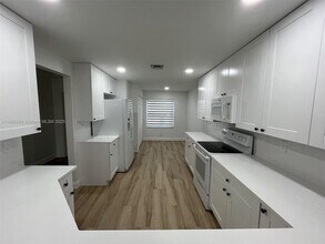 1876 Andromeda Ln in Weston, FL - Building Photo - Building Photo