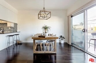 14245 Dickens St in Los Angeles, CA - Building Photo - Building Photo