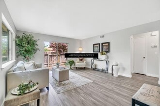 4722 Greenholme Dr in Sacramento, CA - Building Photo - Building Photo