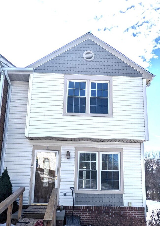 19 Heron Ct in Charles Town, WV - Building Photo - Building Photo