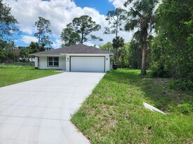 8003 Hibiscus Rd in Fort Pierce, FL - Building Photo