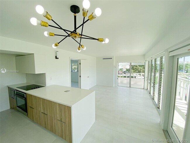 2755 NE 28th Ave-Unit -C1 in Lighthouse Point, FL - Building Photo - Building Photo