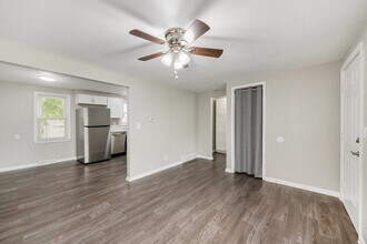 7409 N Holmes St in Kansas City, MO - Building Photo - Building Photo