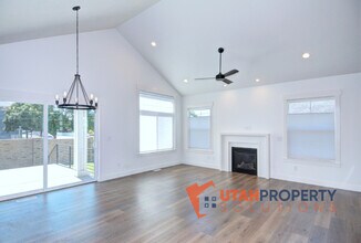 538 Fashion Creek Ct in Murray, UT - Building Photo - Building Photo
