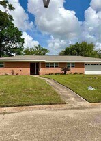 3450 Durwood Dr in Beaumont, TX - Building Photo