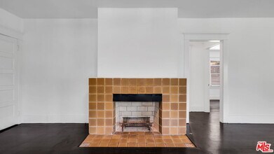 1918 Pinehurst Rd in Los Angeles, CA - Building Photo - Building Photo