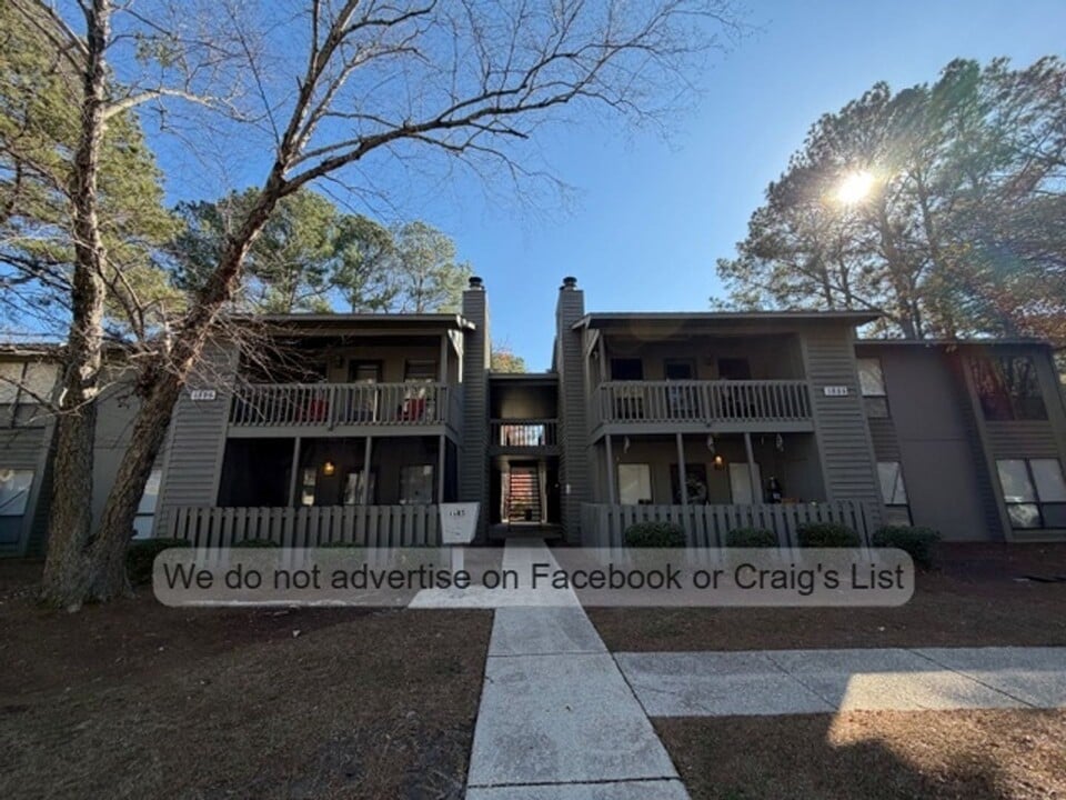 1885 Tryon Dr in Fayetteville, NC - Foto de edificio