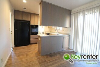 2308 Rogue River Dr in Sacramento, CA - Building Photo - Building Photo