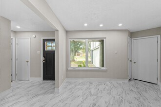 16026 Beechnut St in Houston, TX - Building Photo - Building Photo