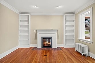 82 S Williams St in Crystal Lake, IL - Foto de edificio - Building Photo