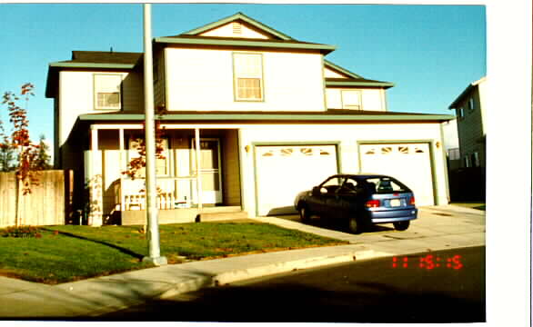 734-738 Judith Ct in Petaluma, CA - Building Photo - Building Photo