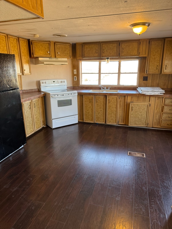 property at 8425 E County Rd 7300