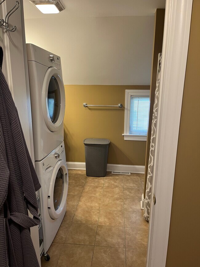 312 N Main St, Unit 312 Upper 1-BR