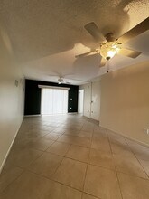 9301 Central Park Dr in Ft. Myers, FL - Building Photo - Building Photo