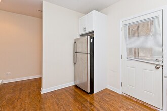 1829 W Leland Ave, Unit 1 in Chicago, IL - Building Photo - Building Photo