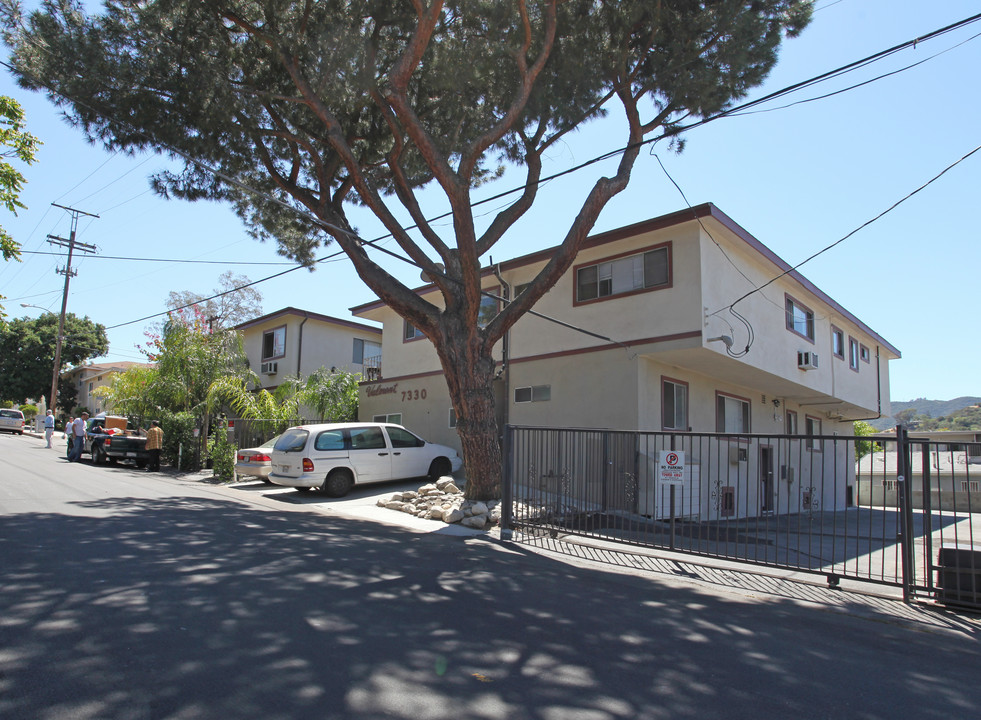 The Valmont in Tujunga, CA - Building Photo