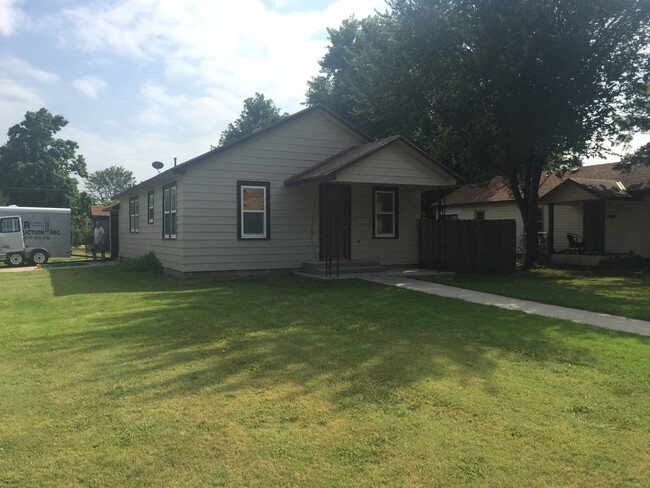 property at 315 E 6th St