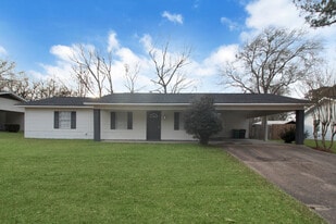 319 Eastwood Ave in Ridgeland, MS - Building Photo