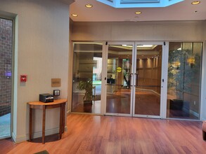 4808 Moorland Ln, Unit # 202 in Bethesda, MD - Building Photo - Building Photo