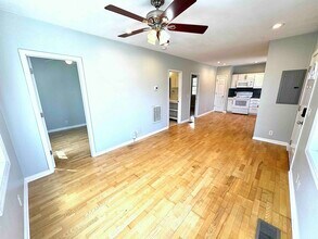 1011 Maynor St, Unit B in Nashville, TN - Foto de edificio - Building Photo