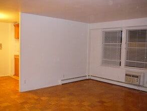 30 Glenbrook Rd, Unit 6h in Stamford, CT - Foto de edificio - Building Photo
