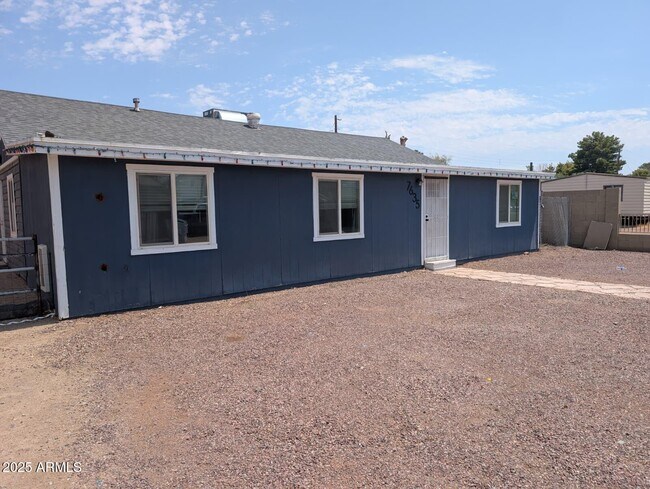 7635 N 76th Ln in Glendale, AZ - Building Photo - Building Photo