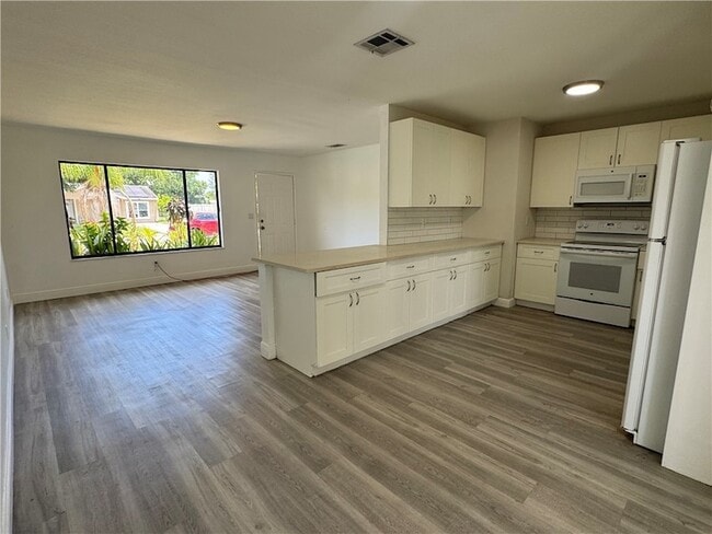 2235 18th Ave SW