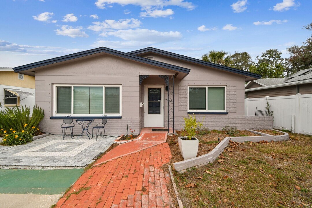 4535 33rd Ave N in St. Petersburg, FL - Building Photo