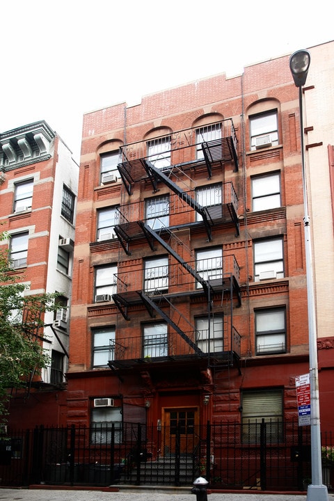 369 W 48th St in New York, NY - Foto de edificio