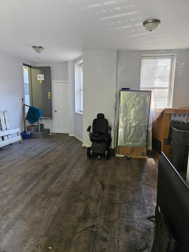 2381 Hoffman St in Bronx, NY - Building Photo - Interior Photo