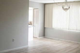 4210 Ironwood Cir, Unit 106J in Bradenton, FL - Building Photo - Building Photo