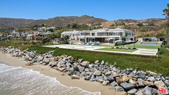 31100 Broad Beach Rd in Malibu, CA - Building Photo