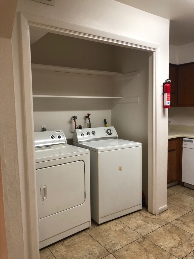 802 W 2nd St in Brenham, TX - Foto de edificio - Building Photo