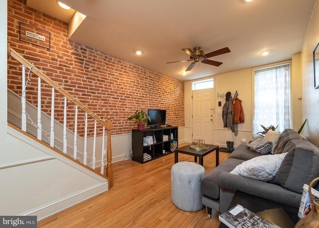 property at 909 S Potomac St